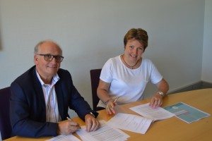 Signature d'Ingrid Osselin pour franchise VAKOM à Soissons
